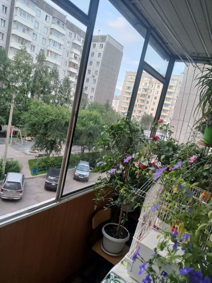  Продается. большая светлая квартира. в Советском районе Ориентир Жилой Массив Взлетка Двор просторный зеленые насаждения современная детская площадка  Рядом различные торговые сети школа детский садик аптеки кафе рестораны почта  банки Междугородный Автовокзал транспортное сообщение рациональное с 