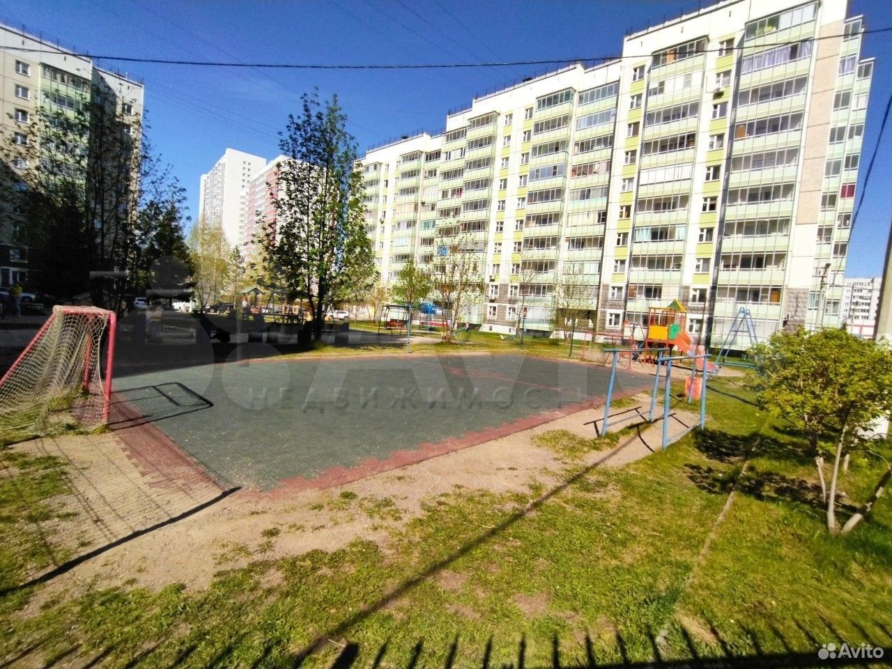 Продам  2х комнатную квартиру 48.6 м. в Свердловском районе Ориентир  Жилой Комплекс  Белые Росы  вдали от шумных магистралей Кухня 9м, санузел раздельный,, комнаты на две стороны. . Сухо, чисто, тепло. Ремонт косметический. 1н балкон во двор. Закрытый  двор. Парковка.  Рядом Детские садики. Школы. 