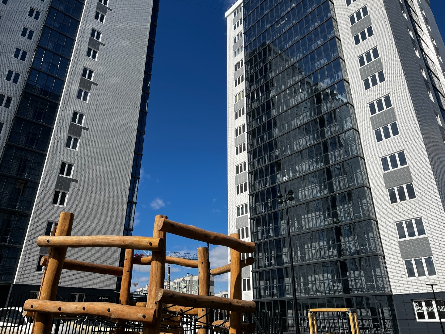 Подходит под семейную ипотеку.

Полная чистовая отделка, дом сдан, ключи получены. Установлена сантехника, остеклен балкон. Возможно сразу проживать.

Преимущества ЖК БЕЛЫЙ КВАРТАЛ на Свободном:
• Новая технология строительства с бесшовными фасадами.
• Отсутствие бордюров на пешеходных дорожках и по