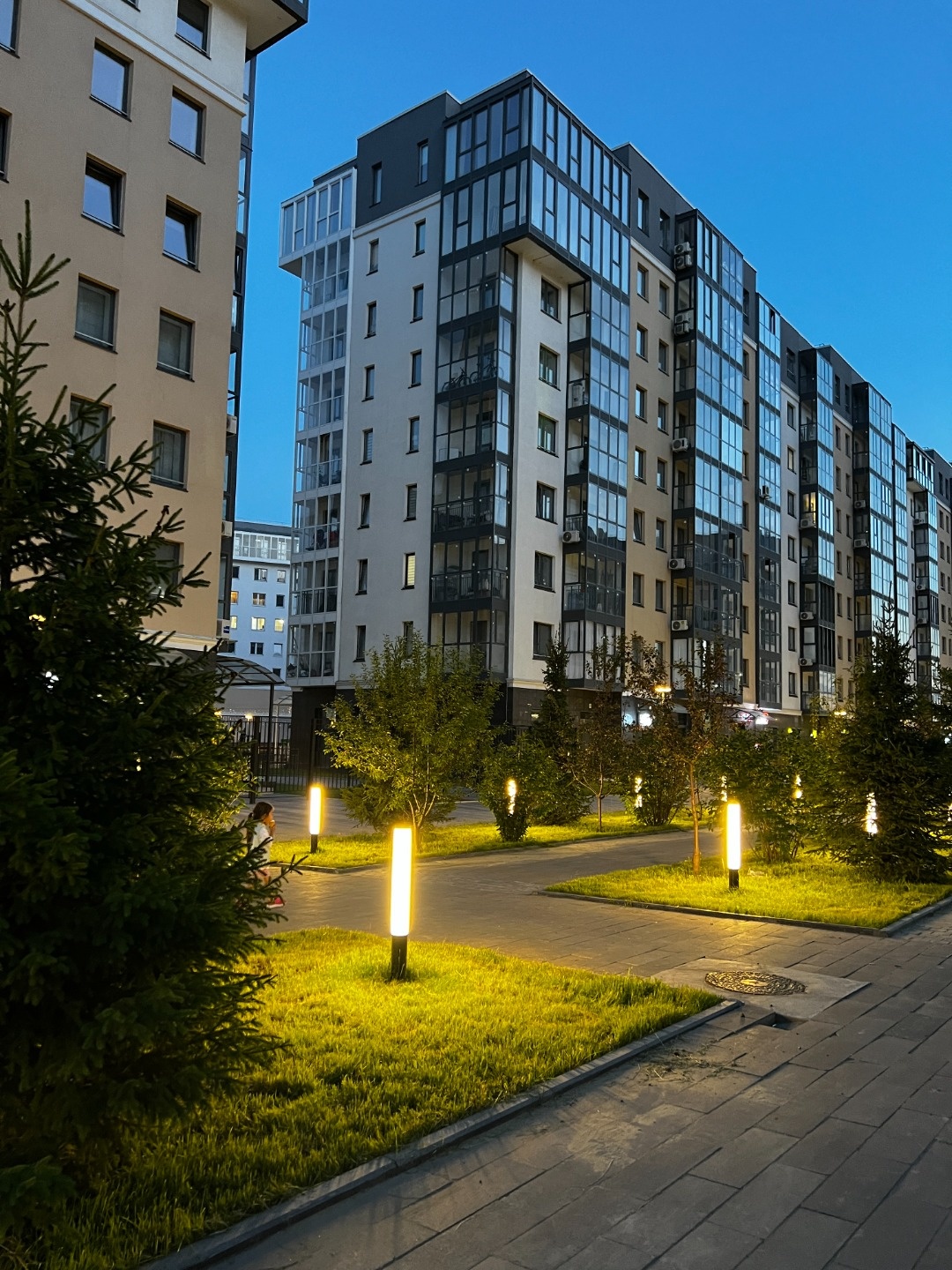 Полноценный кирпичный дом.
Сделан ремонт полностью, актуальные цвета и современные материалы, есть подогрев полов, кондиционер, сан узел в кафеле.