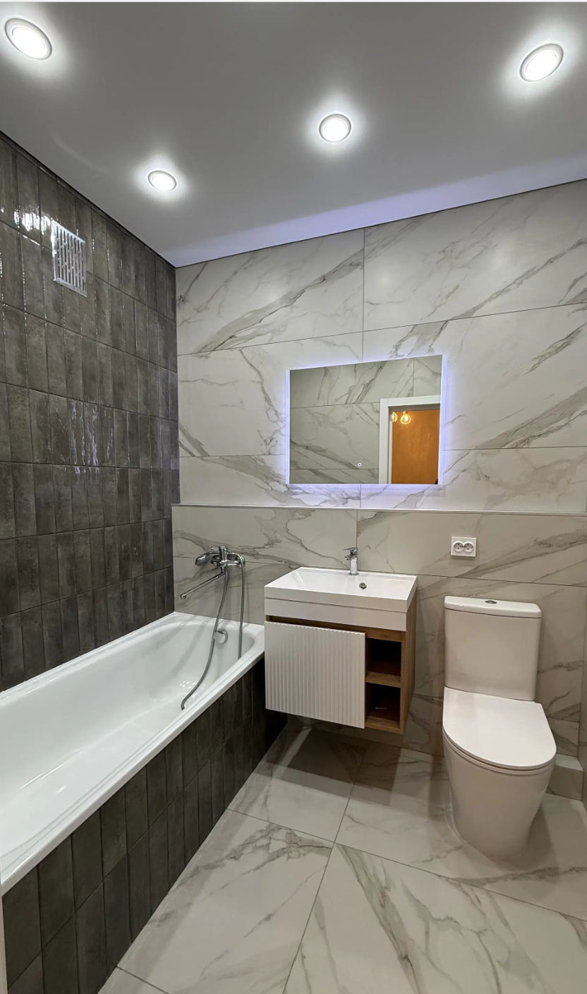 Востребованное место, удобно для жизни или сдачи в найм - прос есть всегда как посуточно, так и в долгосрок. 
Полноценная квартира, изолированная кухня 14 кв.м., и комната 19 кв.м.. Готовы к быстрой сделке, без обременений, без перепланировок, квартира свободна.

Можно оборудовать как евро 2к, т.к к