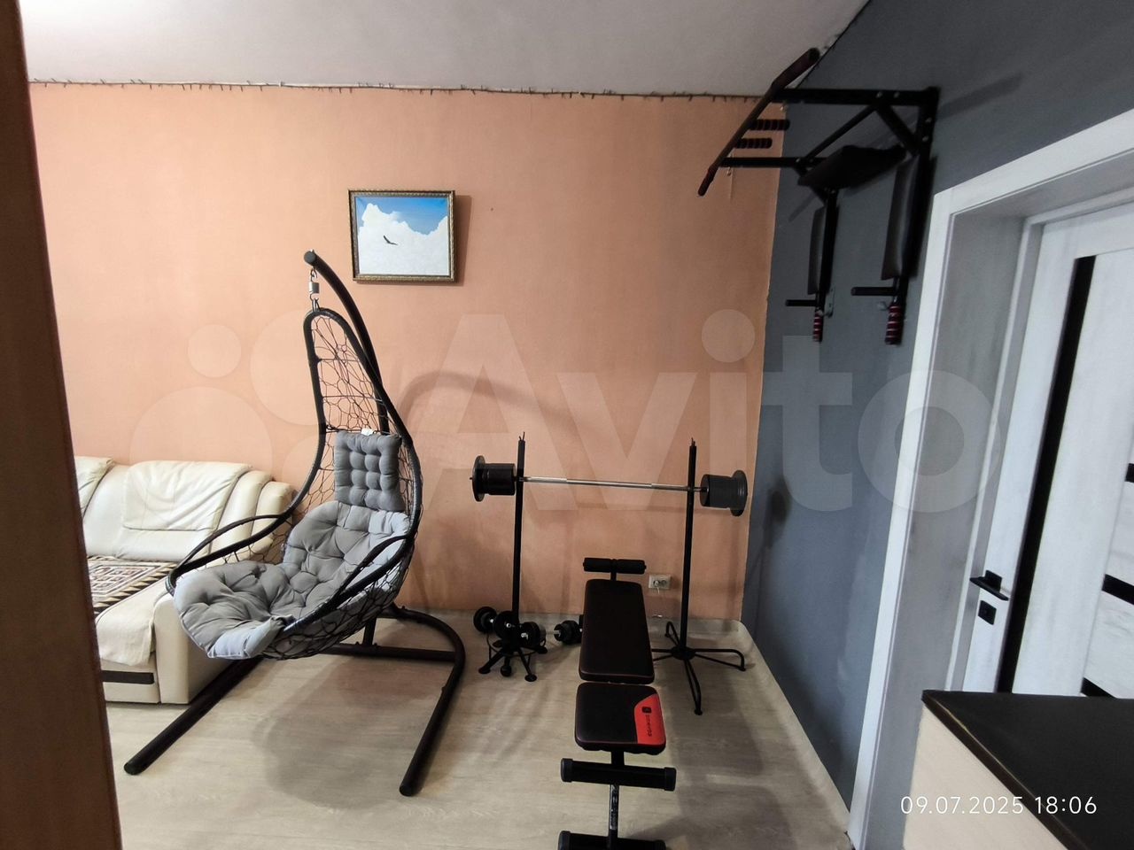 
 продается квартира в Центральном районе
 сделан ремонт  вся новая электрика (установлен новый щиток с автоматами в самой квартире, везде новая проводка, розетки и выключатели итальянские Lеgrаnd новые
 трубы водоснабжения, канализация и отопления  (. + натяжной потолок. 
В зале теплые полы  Рядом 