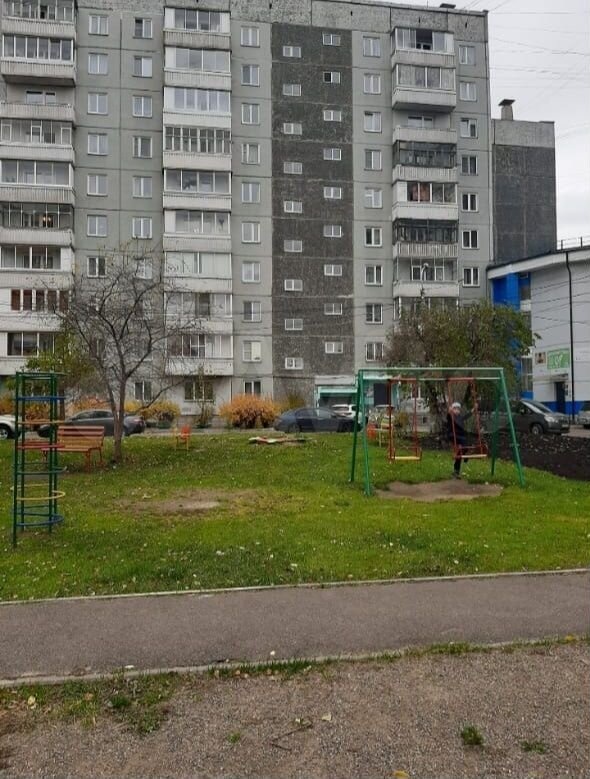 



, Продаётся просторная четырёхкомнатная квартира, по адресу Мате Залки 28 , дом панельный. в Советском районе Ориентир Жилой массив Северный 
Все комнаты изолированные у каждого члена семьи будет личное пространство.
Окна ПВХ , балкон 5 метров застеклён, натяжные потолки. Рядом различные торговы