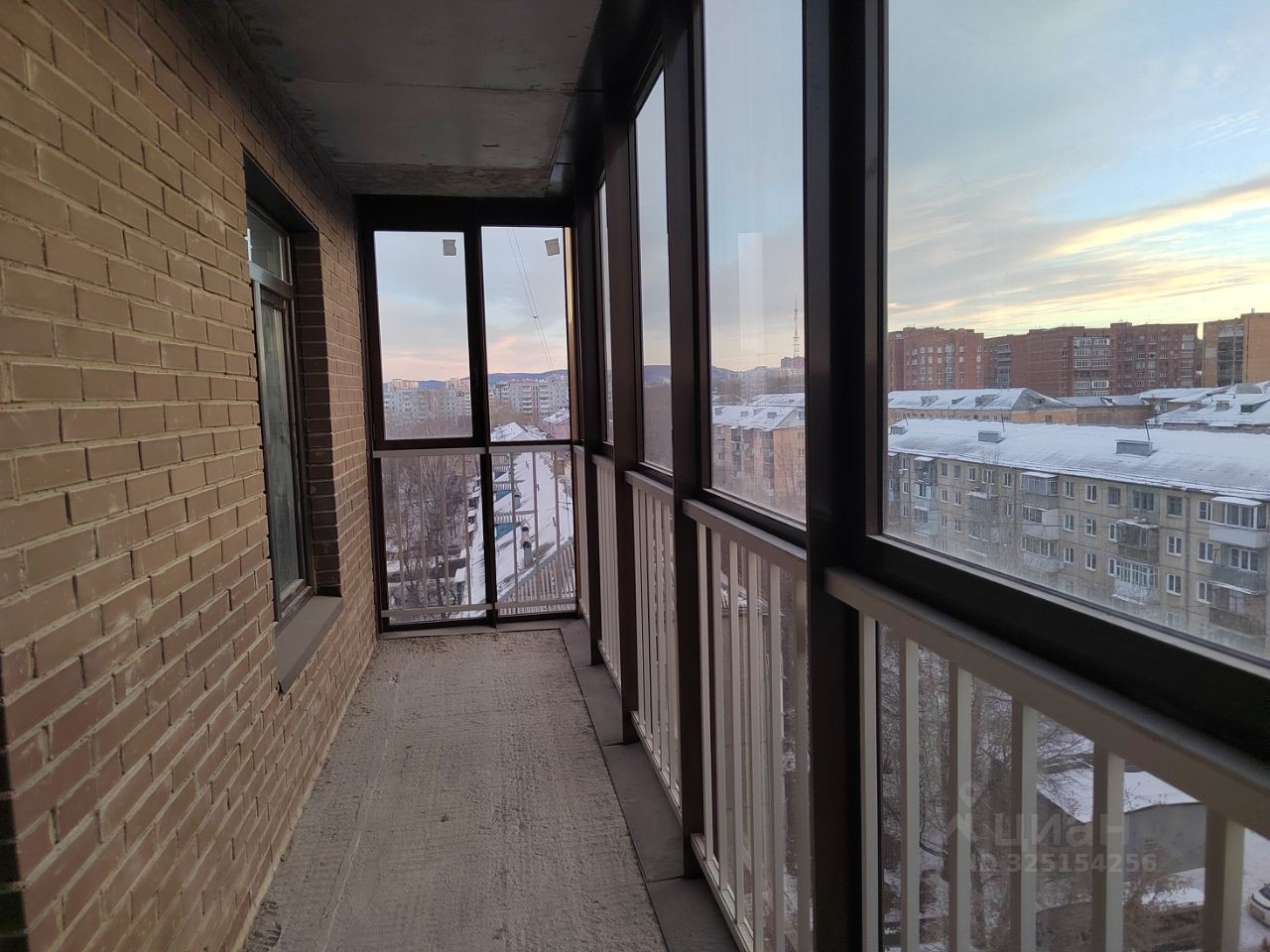 

 Продается уютная двухкомнатная квартира в новом доме, построенном в 2023 году. Общая площадь квартиры составляет 49 кв. м, кухня — 11,5 кв. м. Квартира расположена на 8 этаже 16-этажного дома, окна выходят на улицу, .
