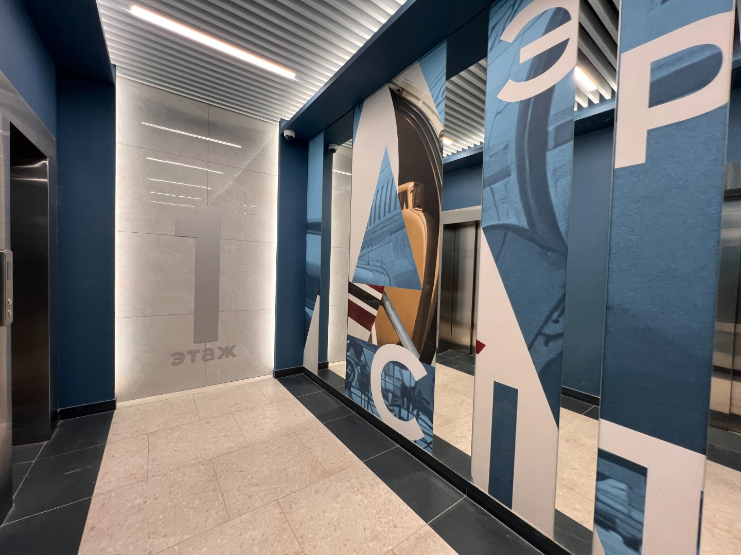 Дом сдан, ключи получены, право собственности зарегистрировано.

Новый дом из клинкерного кирпича в ЖК Аэросити. Авторские входные группы. Красивая голубоватая палитра авиа.

Видовая квартира, окно в сторону Енисея, Столбов, центра.
Современная и удобная планировка, есть ниша под постирочную, панора