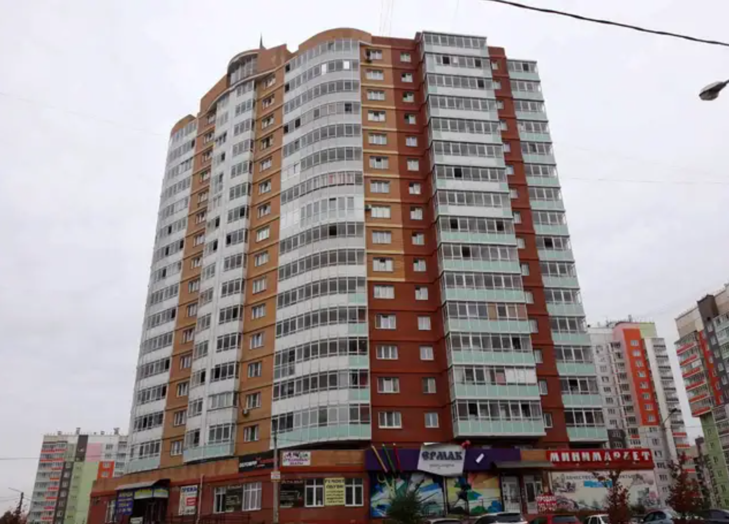 Монолитно-керпичный дом, квартира готова к продаже, без условий. Остается кухня, шкаф, СМА.
В квартире никто не прописан, один собственник. Инфраструктура развита, все удобно в шаговой доступности.